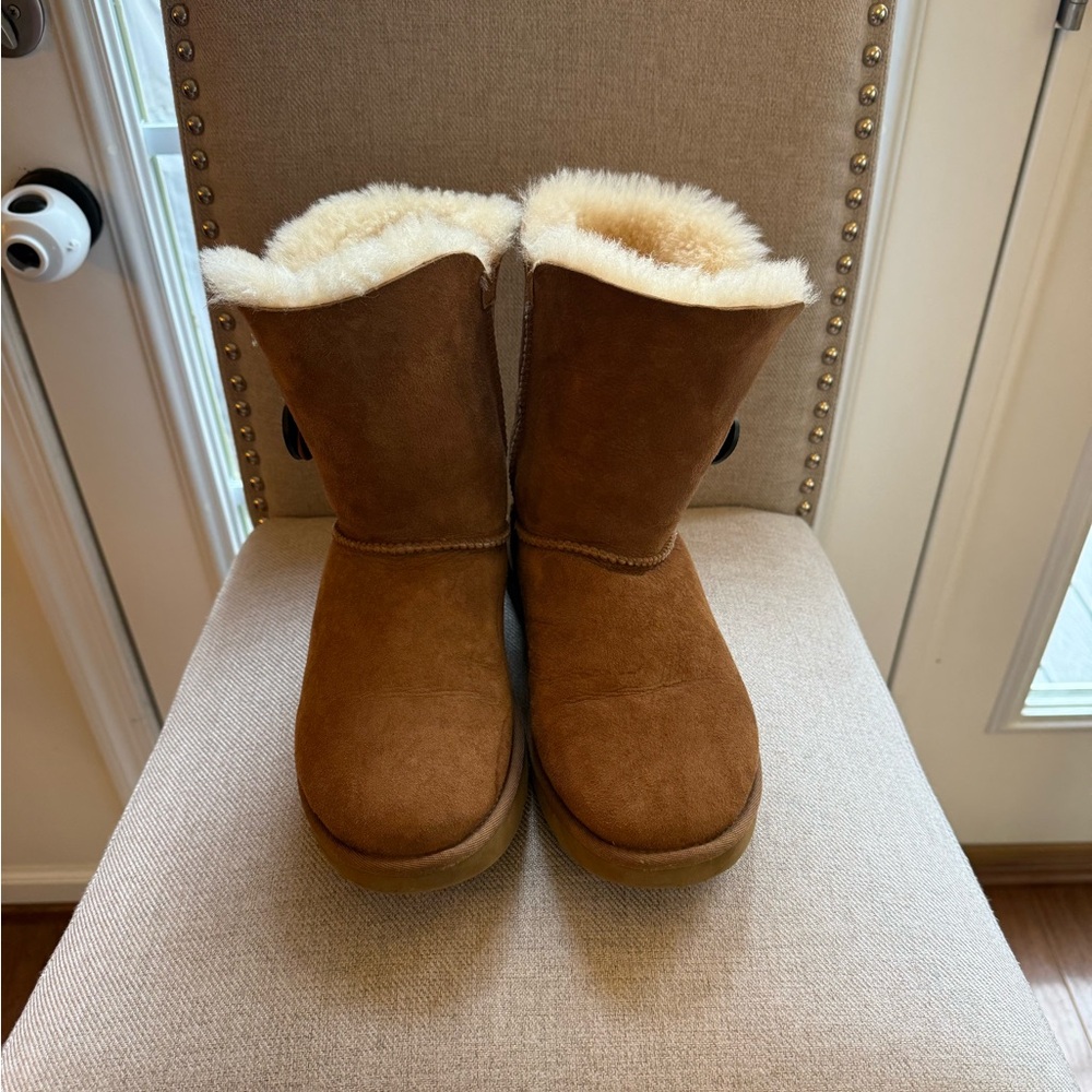Authentic UGG Australia Bailey Button Boots in Walnut - Size 7 - Picture 5 of 11